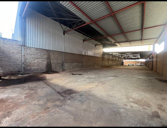 689M² WAREHOUSE TO LET IN ROODEKOP